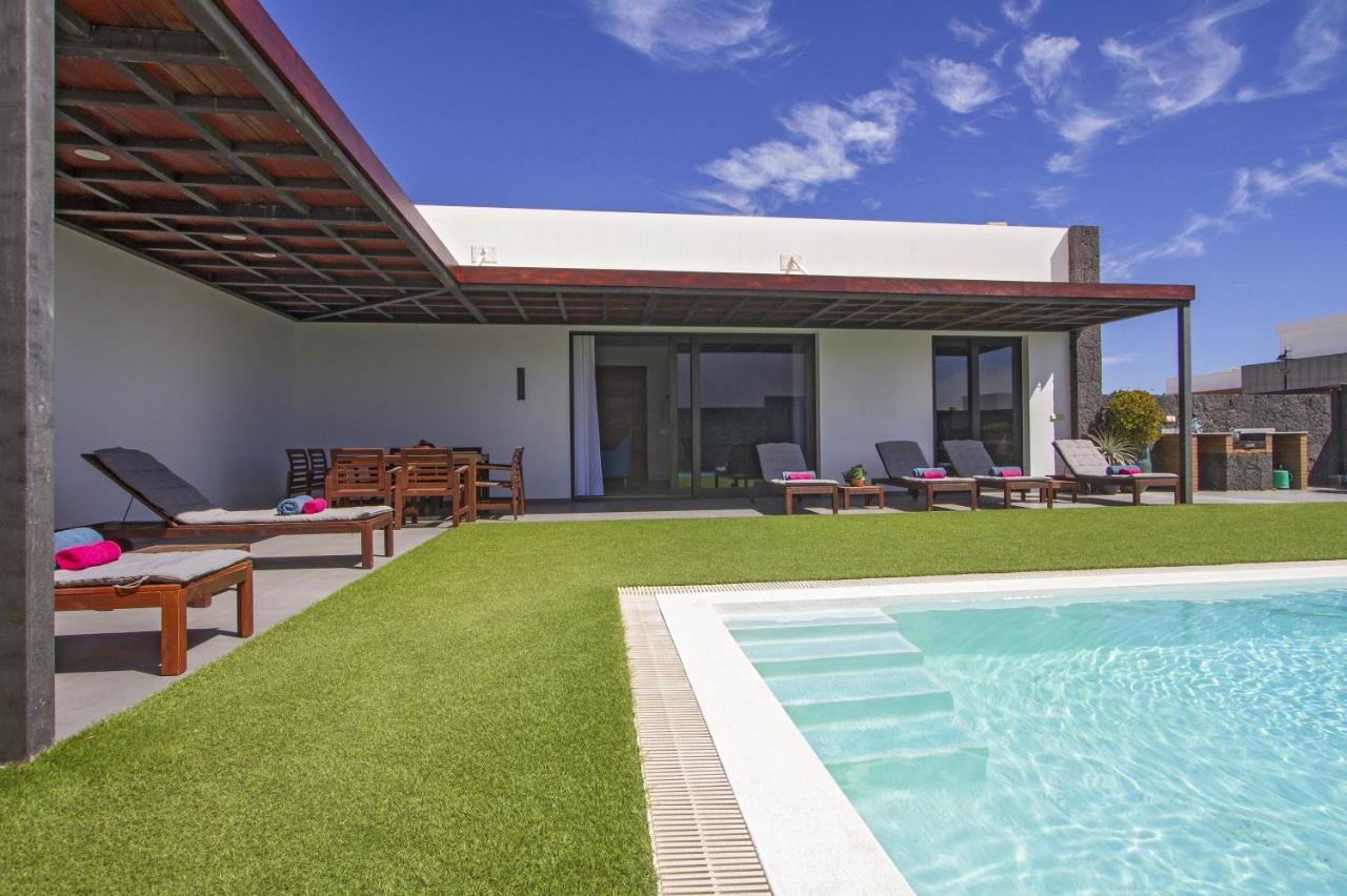 Luxury Los Mojones Villa Short Walk To Old Town Private Heated Pool Villa Los Mojones Angie Puerto Del Carmen Tías Extérieur photo