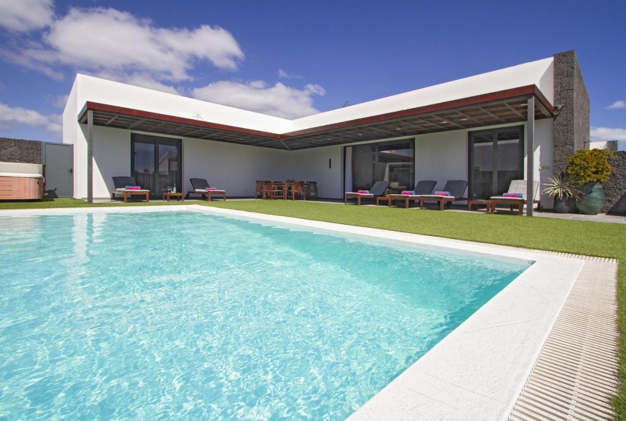 Luxury Los Mojones Villa Short Walk To Old Town Private Heated Pool Villa Los Mojones Angie Puerto Del Carmen Tías Extérieur photo